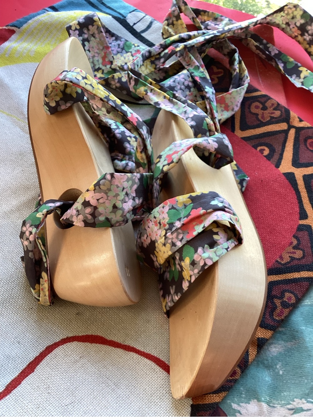 This is a Band of Outsiders shoe geisha opening ceremony wedge